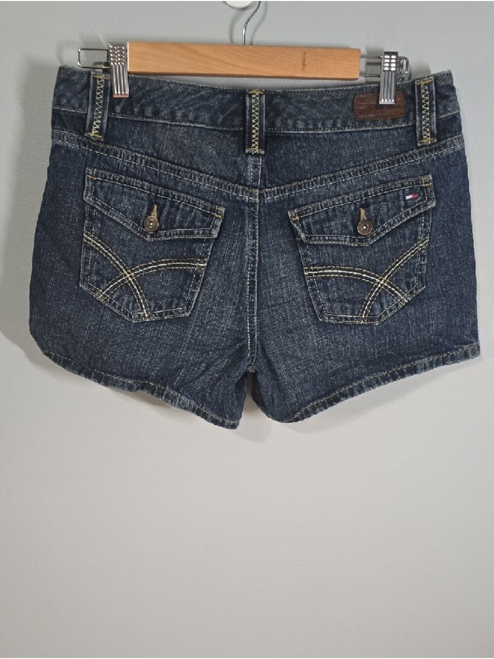 Tommy Hilfiger Shorts Women's Size 6 Blue Denim Jean Button Pockets Embroidered